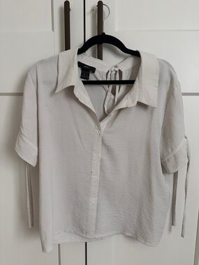 MIKI White Short-Sleeve Button-Front Blouse